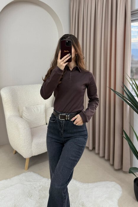 BLUZE ME JAKE POLO DHE BUTONA PER FEMRA NE NGJYRE KAFE TE ERRET 