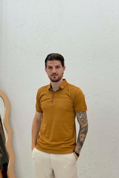 T-SHIRT NJE NGJYRESH ME JAKE POLO PER MESHKUJ NE NGJYRE KAFE TE ZBARDHUR - KLAUDIO FASHION