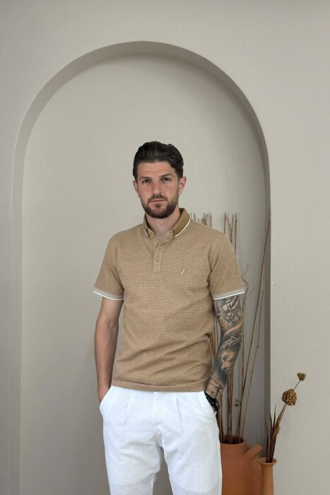 T-SHIRT ME JAKE POLO ME TEKSTURE PER MESHKUJ NE NGJYRE BEZHE 