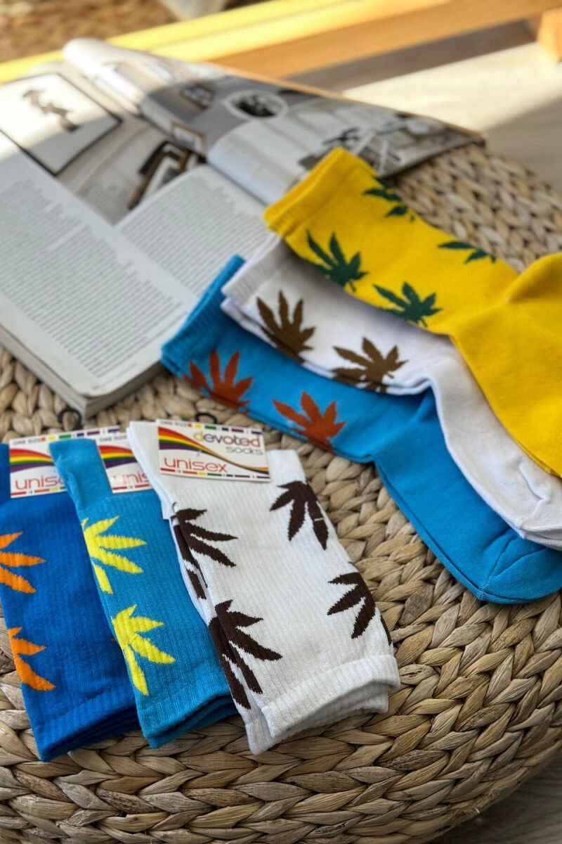 PAKETË ME GJASHTË PALË ÇORAPE UNISEX NË NGJYRA TË NDRYSHME - 1