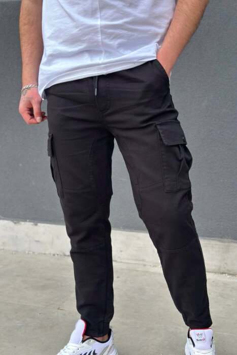PANTALLONA CARGO ME XHEPA PËR MESHKUJ NË NGJYRËN E ZEZË - KLAUDIO FASHION