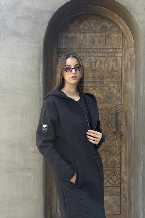 PULOVËR E GJATË NJË NGJYRËSHE ME KAPUÇ PËR FEMRA NË NGJYRË TË ZEZË - 2