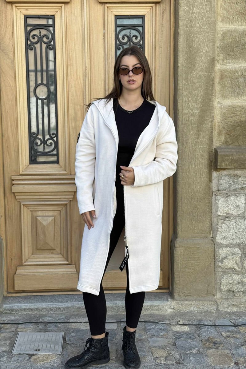 PULOVËR E GJATË NJË NGJYRËSHE ME KAPUÇ PËR FEMRA NË NGJYRËN KREM - 1