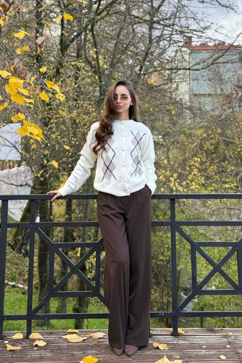 PULOVER E THJESHTE ME DIZAJN ROMBESH PER FEMRA NE NGJYRE KREM - 1