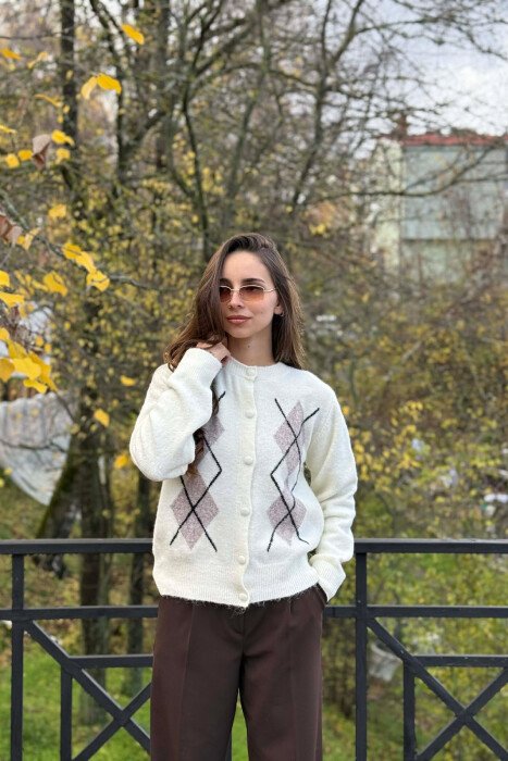 PULOVER E THJESHTE ME DIZAJN ROMBESH PER FEMRA NE NGJYRE KREM - 2