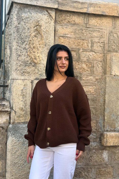 PULOVER E THURRUR NJE NGJYRESHE PER FEMRA NE NGJYRE KAFE - 