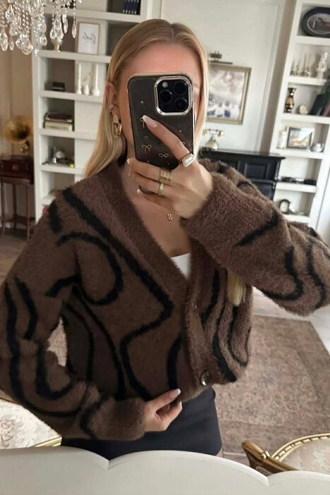 PULOVER E THURRUR ME BUTONA PER FEMRA NE NGJYRE KAFE - 2