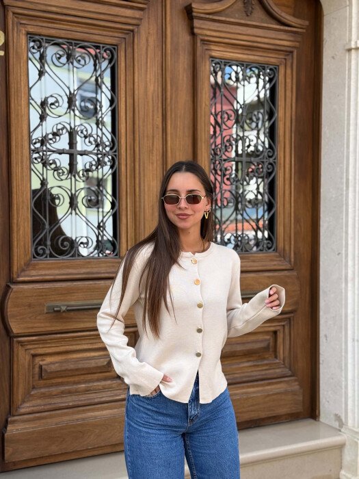 PULOVER ME BUTONA GOLD PER FEMRA NE NGJYRE BEZHE - 