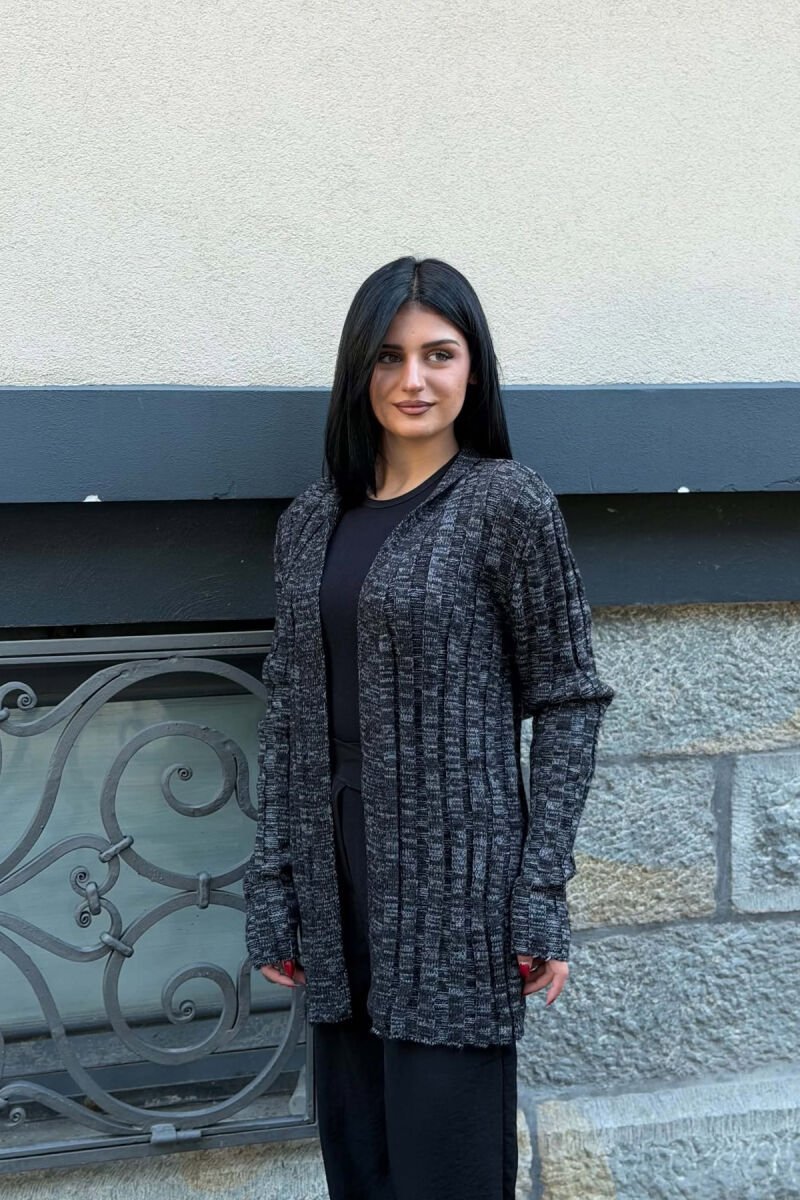 PULOVËR ME NGJYRA TË NDRYSHME PËR FEMRA NË NGJYRËN E ZEZË - 4
