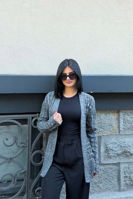 PULOVËR ME NGJYRA TË NDRYSHME PËR FEMRA NË NGJYRËN GRI 