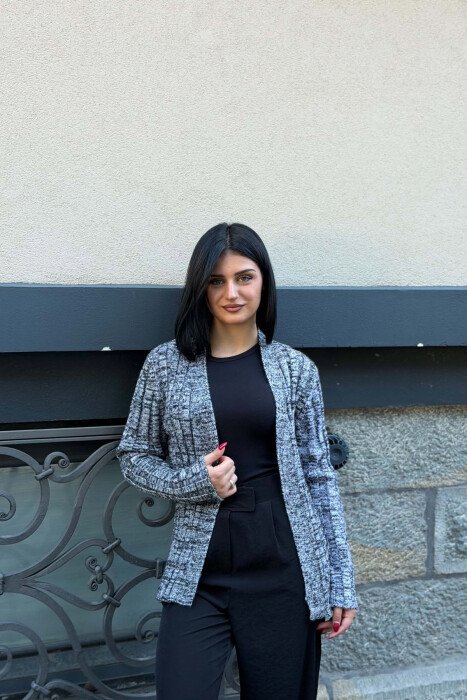 PULOVËR ME NGJYRA TË NDRYSHME PËR FEMRA NË NGJYRËN GRI TË ZBARDHUR - KLAUDIO FASHION