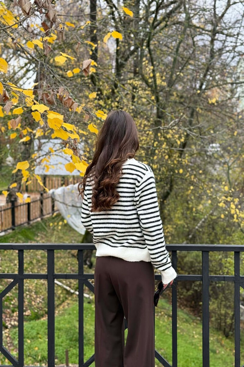 PULOVER ME VIJA DHE BUTONA GOLD PER FEMRA NE NGJYRE KREM ME TE ZEZE - 5