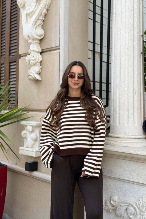 PULOVER ME VIJA ME JAKE RRUMBULLAKE PER FEMRA NE NGJYRE KAFE - KLAUDIO FASHION