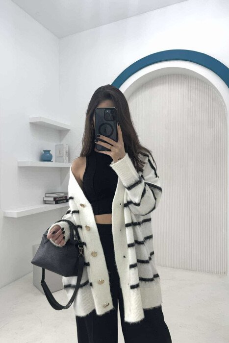 PULOVËR ME VIJA PËR FEMRA NË NGJYRËN E BARDHË - KLAUDIO FASHION