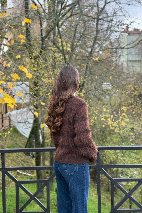 PULOVER NJE NGJYRESHE ME BUTONA GOLD PER FEMRA NE NGJYRE KAFE - 3