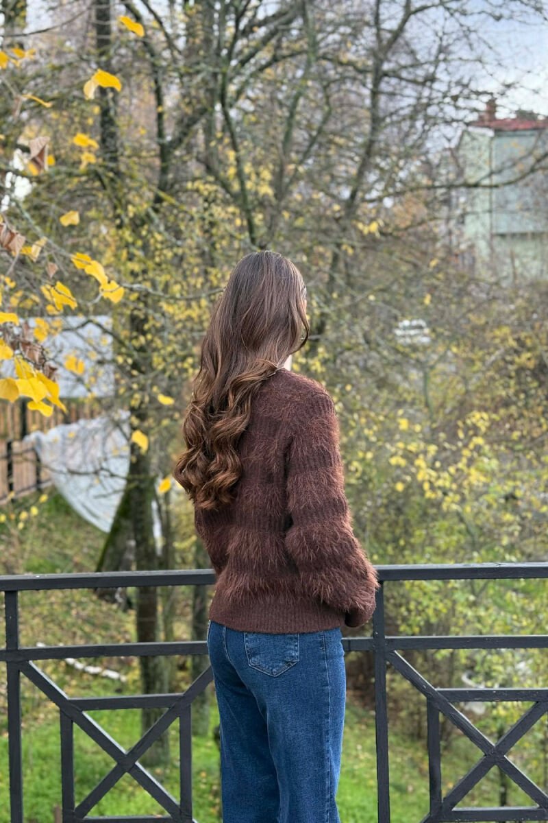 PULOVER NJE NGJYRESHE ME BUTONA GOLD PER FEMRA NE NGJYRE KAFE - 3