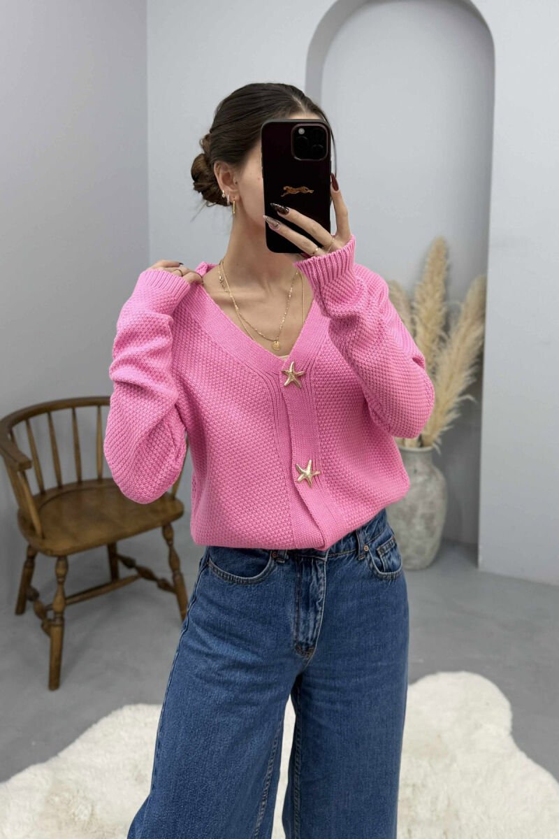 PULOVER NJE NGJYRESHE ME BUTONA YJESH PER FEMRA NE NGJYRE ROZE - 3