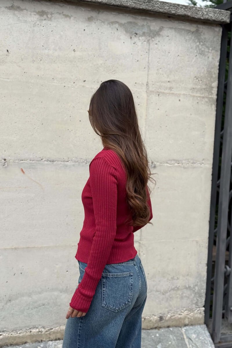 PULOVER NJE NGJYRESHE ME JAKE ME BUTONA PER FEMRA NE NGJYRE VISHNJE - 3