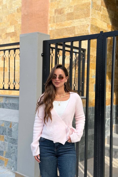 PULOVER NJE NGJYRESHE ME LIDHESE NE BEL PER FEMRA NE NGJYRE ROZE - KLAUDIO FASHION
