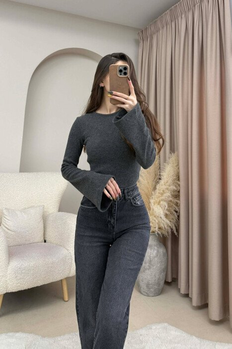 PULOVER NJE NJGYRESHE PER FEMRA NE NGJYRE GRI TE ERRET - 1