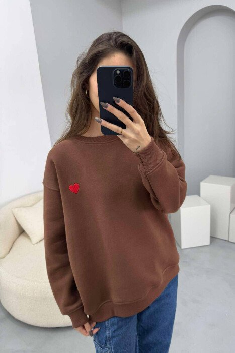 ROUND NECK HEART DETAIL WOMEN SWEATSHIRT BROWN/KAFE - KLAUDIO FASHION