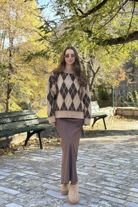 RHOMBUS DESIGN ROUND NECK WOMEN SWEATER BEIGE+BROWN/BEZHE+KAFE - KLAUDIO FASHION