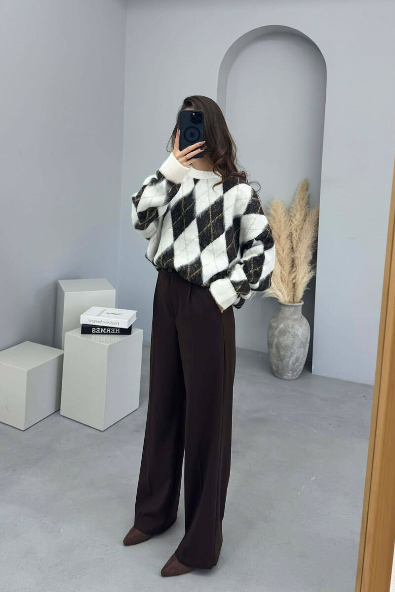 RHOMBUS DESIGN ROUND NECK WOMEN SWEATER WHITE-BROWN/BAKA - 1