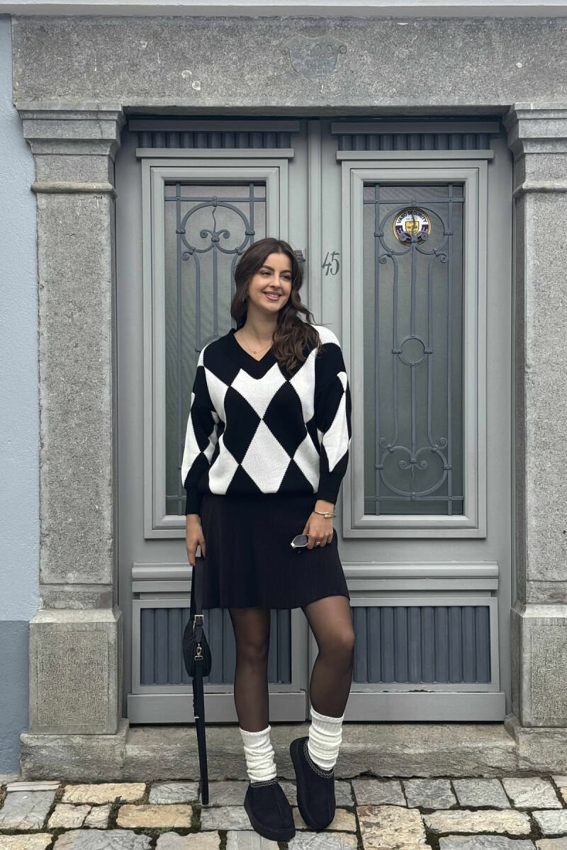 RHOMBUS DESIGN V NECK WOMEN SWEATER BLACK-WHITE/ZEBA - 3