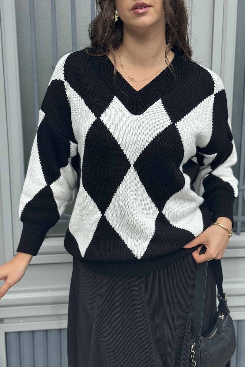 RHOMBUS DESIGN V NECK WOMEN SWEATER BLACK-WHITE/ZEBA - 5