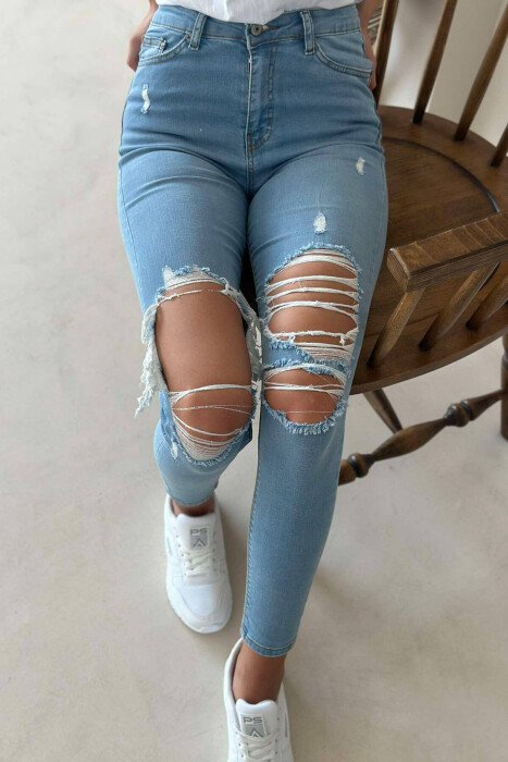 XHINSE TË GRISURA PËR FEMRA NË NGJYRËN BLU TË ZBARDHUR - KLAUDIO FASHION