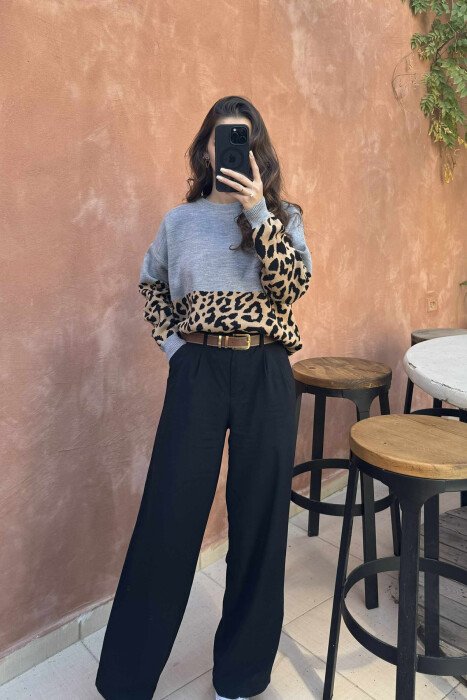 ROUND NECK LEO DESIGN WOMEN SWEATER GREY/GRI - KLAUDIO FASHION