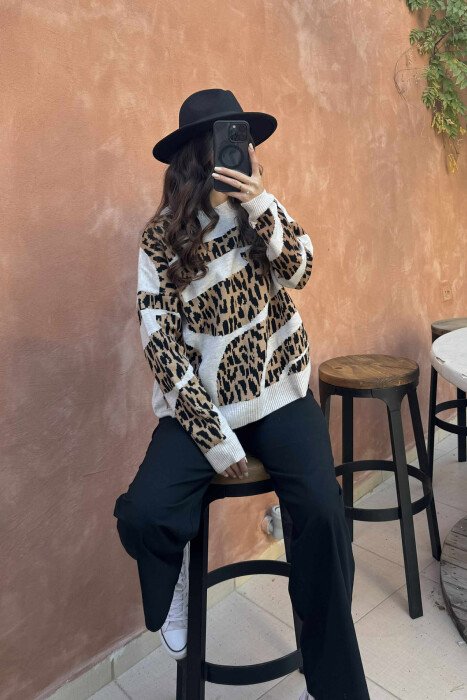 ROUND NECK LEO DESIGN WOMEN SWEATER LIGHT BEIGE/BZHZB 