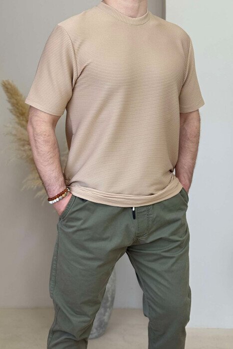 T-SHIRT NJË NGJYRËSH I THJESHTË PËR MESHKUJ NË NGJYRËN BEZHË 