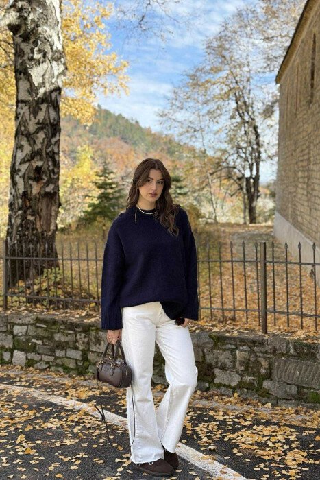 TRIKO NJË NGJYRËSHE ME JAKË TË RRUMBULLAKËT PËR FEMRA NË NGJYRË BLU TË ERRËT 