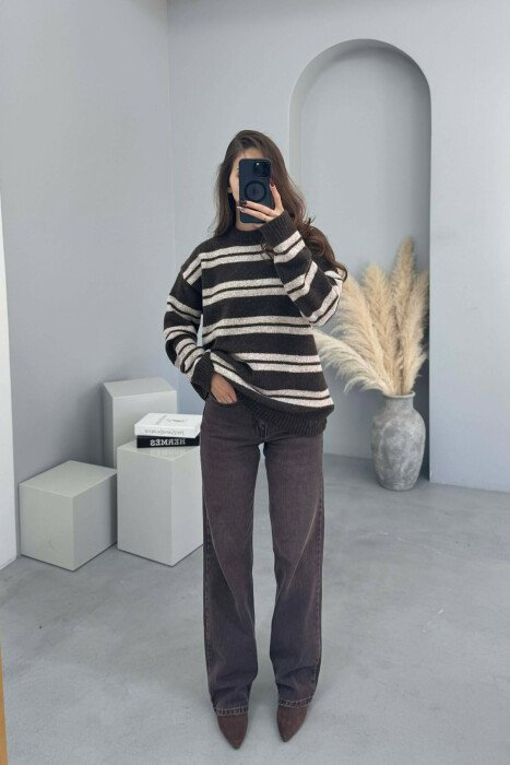ROUND NECK STRIPED WOMEN SWEATER DARK BROWN/KAE - KLAUDIO FASHION