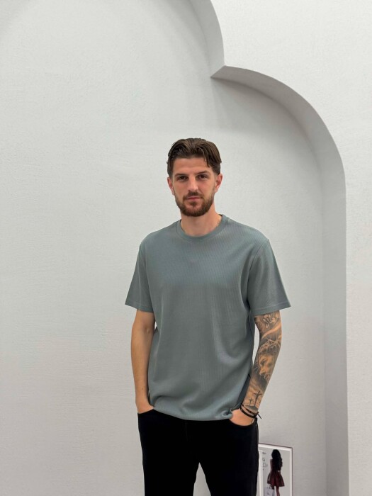T-SHIRT ME JAKE TE RRUMBULLAKET PER MESHKUJ NE NGJYRE GRI TE ERRET - KLAUDIO FASHION