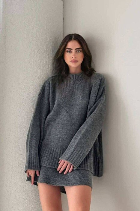 TRIKO E THJESHTË PËR FEMRA NË NGJYRËN GRI - KLAUDIO FASHION
