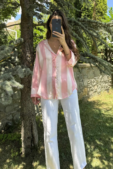 KËMISHË E THJESHTË SATEN PËR FEMRA NË NGJYRËN PUDËR - KLAUDIO FASHION