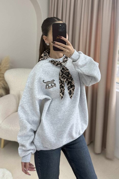 BLUZE ME PUSH ME DETAJIN E SHALLIT DHE IMAZHIN E LEOPARDIT PER FEMRA NE NGJYRE GRI TE ZBARDHUR 
