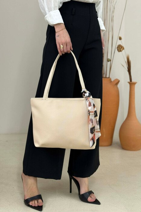 ÇANTE E THJESHTE ME DETAJIN E SHALLIT PER FEMRA NE NGJYRE KREM - KLAUDIO FASHION