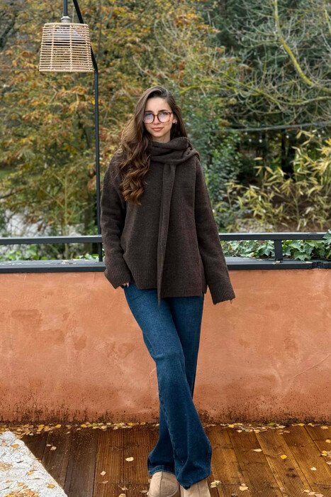 SCARF DETAIL ONE COLOR WOMEN SWEATER DARK BROWN/KAE - 4