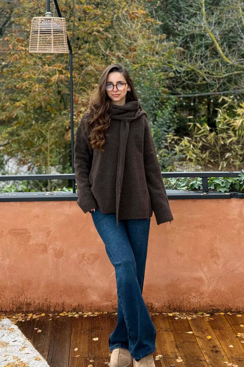 SCARF DETAIL ONE COLOR WOMEN SWEATER DARK BROWN/KAE - 4