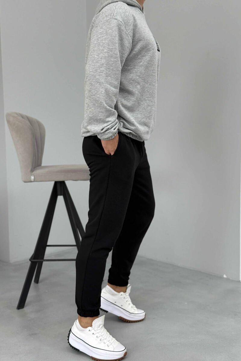 SET I THJESHTË HOODIE+TUTA PËR MESHKUJ NË NGJYRËN GRI+E ZEZË - 4
