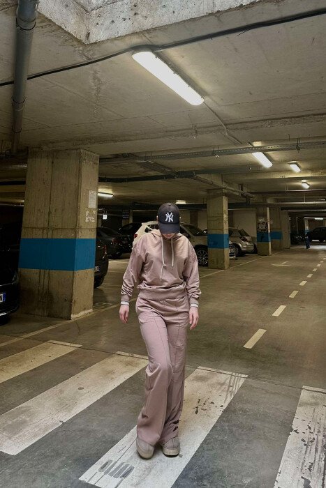 SET I THJESHTË PËR FEMRA NË NGJYRËN BEZHË - 1