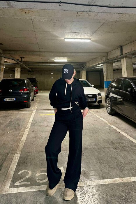 SET I THJESHTË PËR FEMRA NË NGJYRËN E ZEZË - 5
