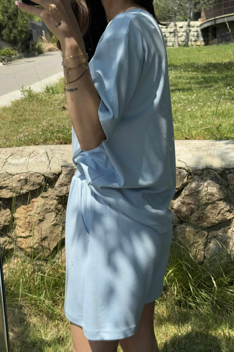 SET I THJESHTË T-SHIRT+PANTALLONA TË SHKURTRA PËR FEMRA NË NGJYRËN BLU E ZBARDHUR - 8