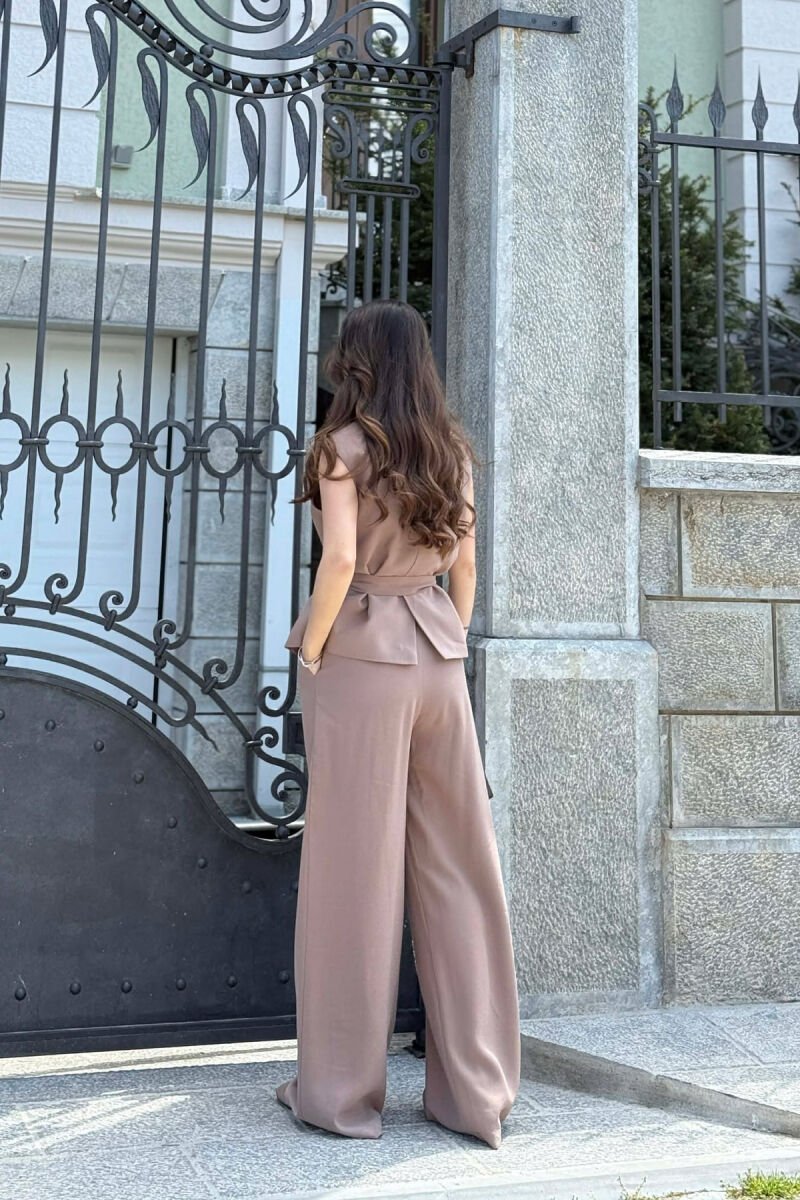 SET JELEK ME BUTONA DHE LIDHESE + PANTALLONA PER FEMRA NE NGJYRE KAFE TE ZBARDHUR - 4