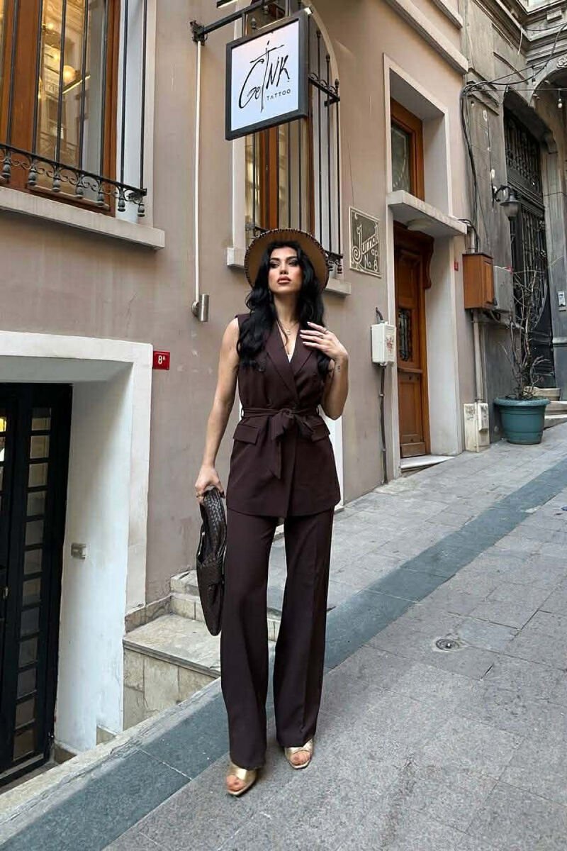 SET JELEK ME DETAJIN E LIDHESES + PANTALLONA PER FEMRA NE NGJYRE KAFE - 3