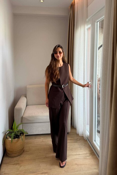 SET JELEK ME DETAJIN E RRIPIT + PANTALLONA PER FEMRA NBE NGJYRE KAFE - KLAUDIO FASHION