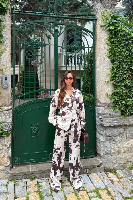 SET KEMISHE ME DIZJANE ABSTRAKTE + PANTALLONA PER FEMRA NE NGJYRE KREM ME ULLI - KLAUDIO FASHION